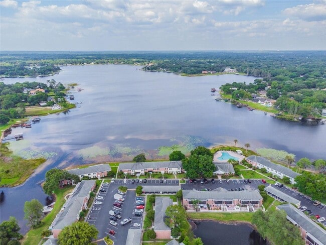 Building Photo - Waterfront 2/1 Condo on Lake Magdalene