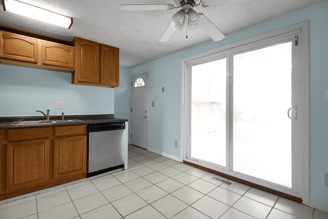 Building Photo - 2138 Sprucefield Dr