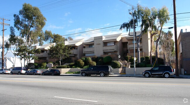Building Photo - Lankershim Arms