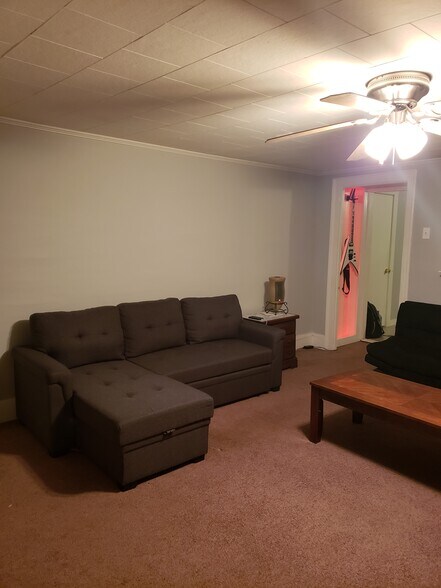 Living room 4 - 294 Pratt Rd