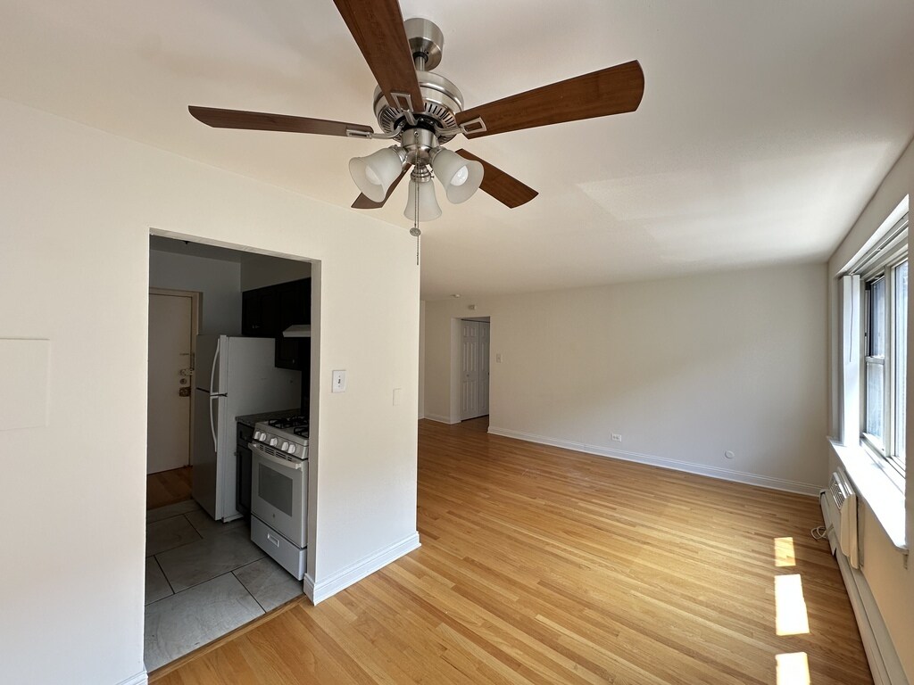 Building Photo - 3710 N Pine Grove Ave