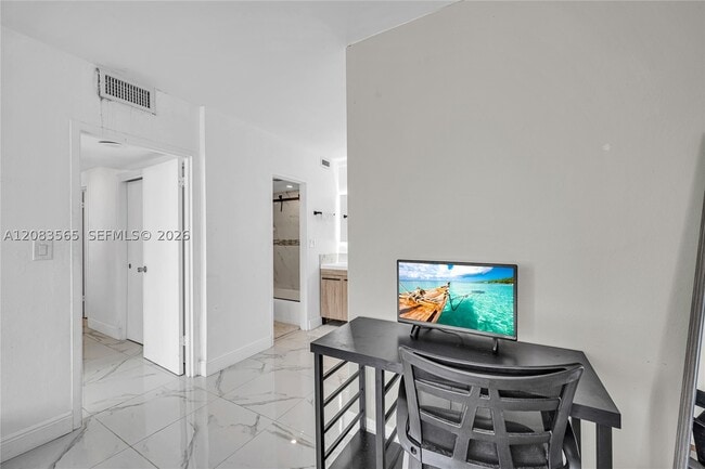 Building Photo - 7545 E Treasure Dr