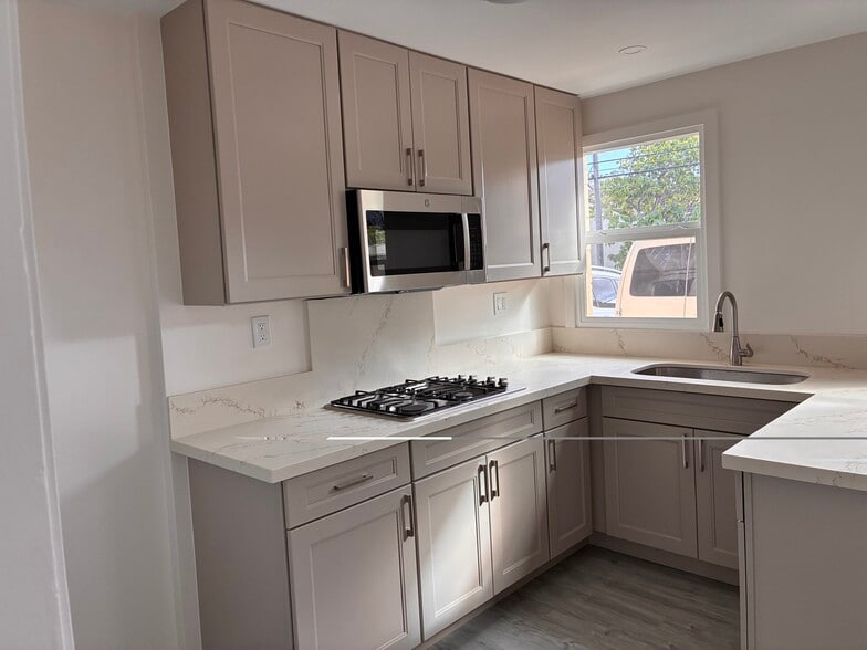 Building Photo - 914 Kinau St