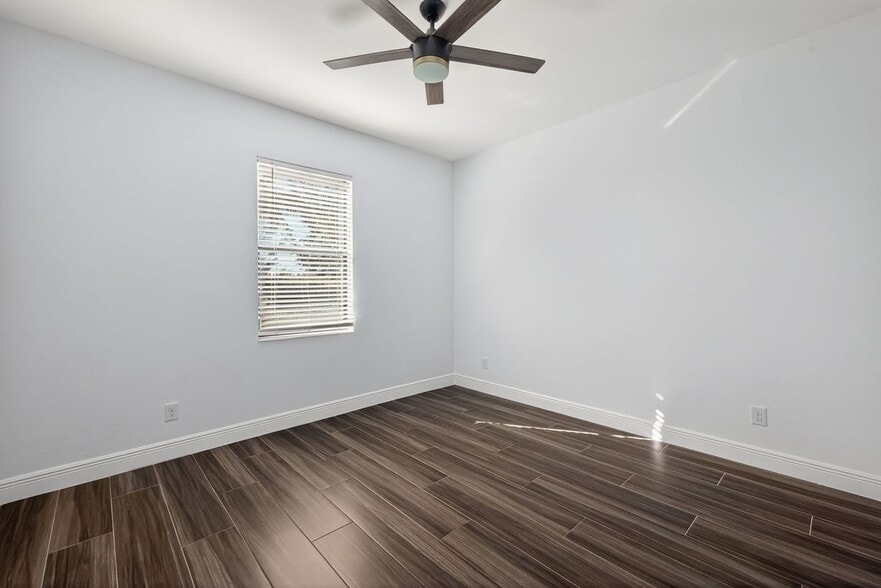 Building Photo - 332 SW 26th St