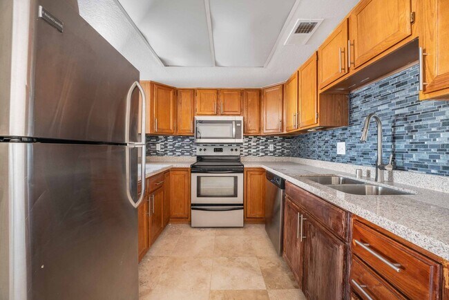 Building Photo - Charming 2-Bedroom Condo!