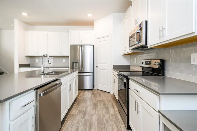 Building Photo - 6433 Sprucepine Ln