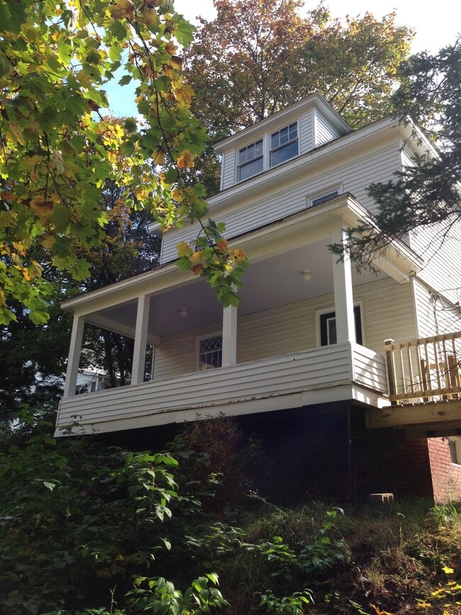 Primary Photo - 98 Parker St