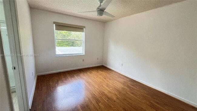 Building Photo - 522 SW 200th Terrace