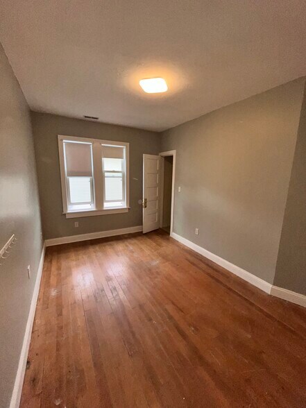 Building Photo - 16 Vale St