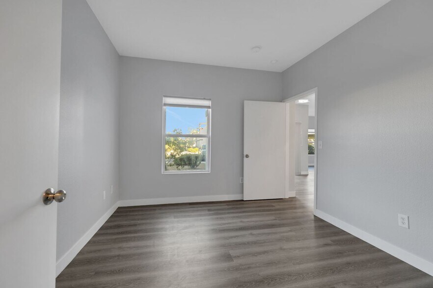 Building Photo - 7255 W Sunset Rd