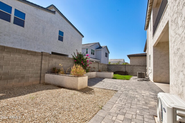 Building Photo - 15717 W Polk St