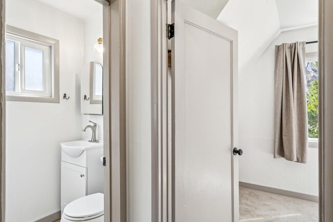 Building Photo - 28880 Cedar Dr