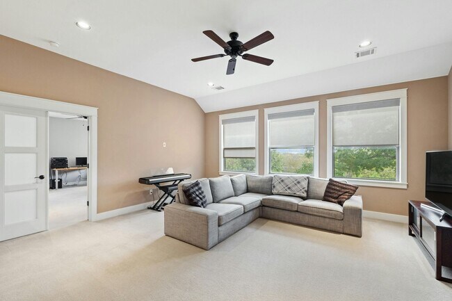 Building Photo - Beautiful 4-Bed Home in Highland Park West...