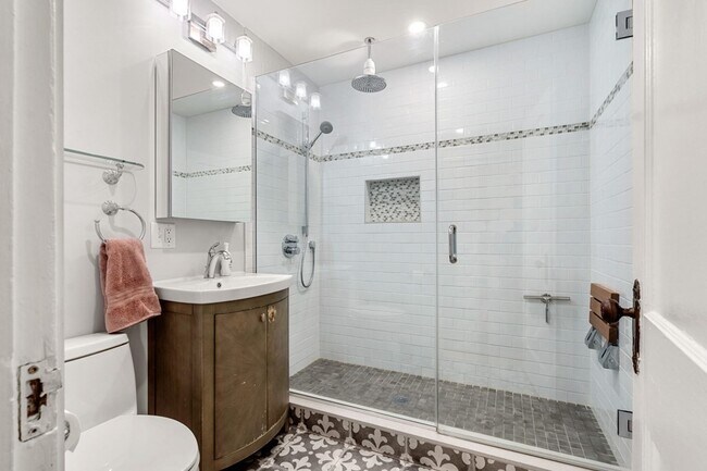 Building Photo - 376 Riverway