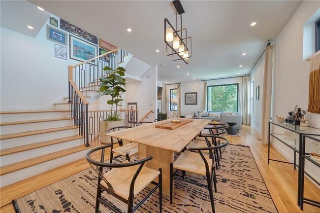 Building Photo - 829 Barnett St NE