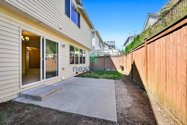 Building Photo - 3 BED & 2.5 BATH TOWNHOUSE FOR RENT