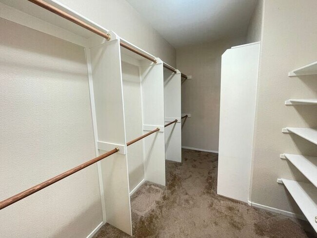 Building Photo - 3702 Fading Sun St