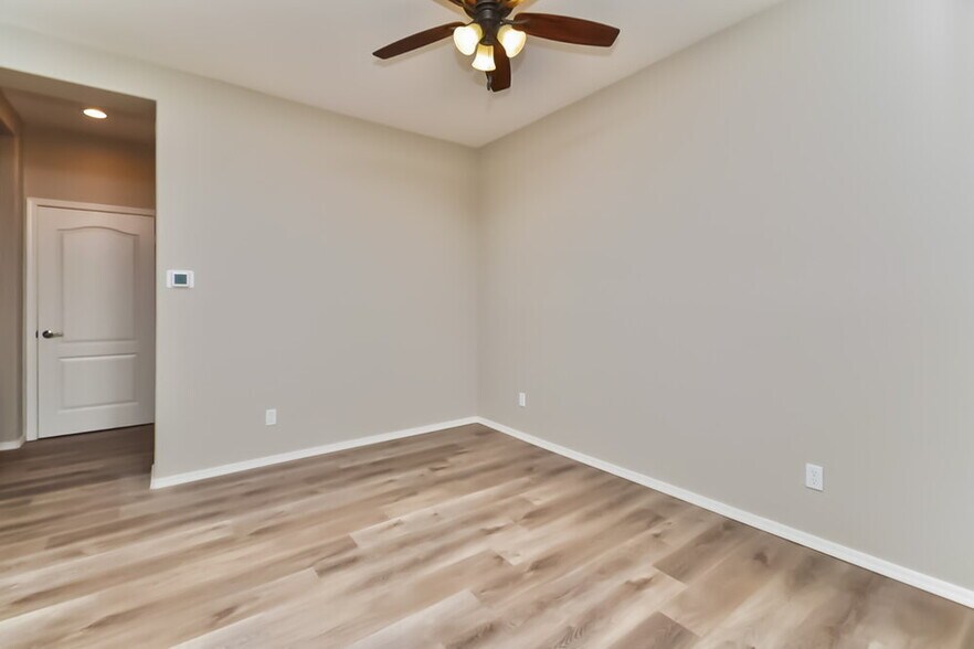 Building Photo - 6968 S Martlet Dr