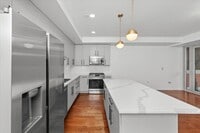 Building Photo - 2 bedroom in Chicago IL 60614