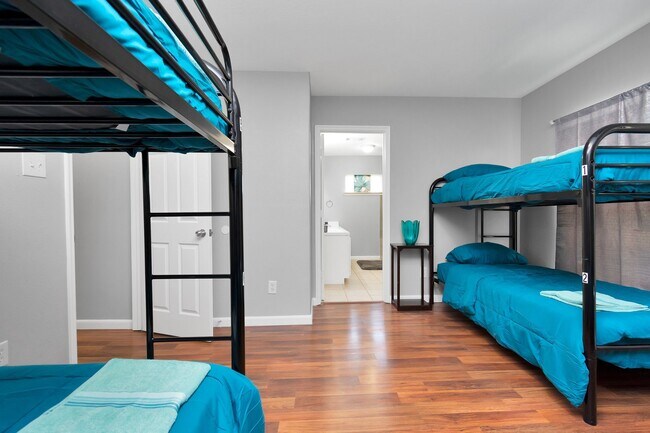 Building Photo - 5822 Santa Bernadetta