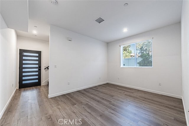 Building Photo - 14944 Moorpark St