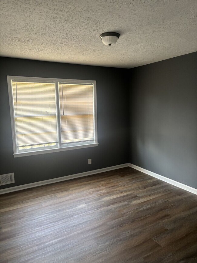 Building Photo - 116 Crestview Dr
