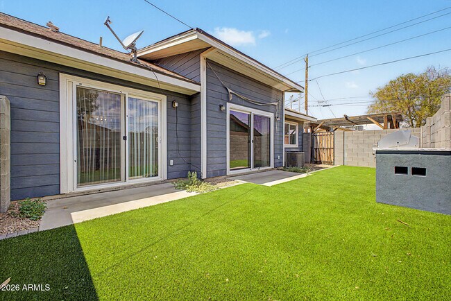 Building Photo - 505 N 16th Ave