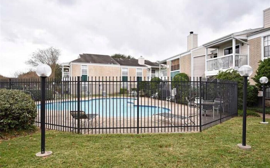 Building Photo - 12660 Ashford Point Dr