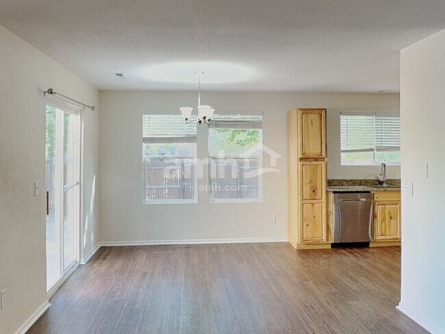 Building Photo - 861 Stagecoach Dr