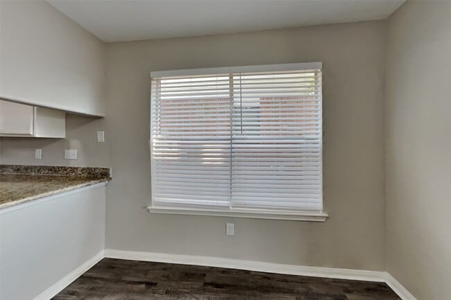 Building Photo - 22723 W Waterlake