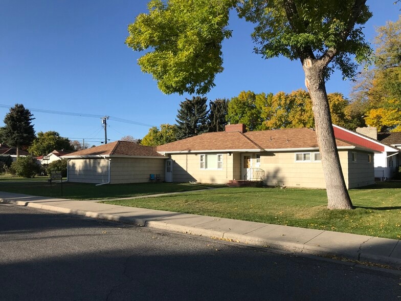 Building Photo - 1214 9th St W