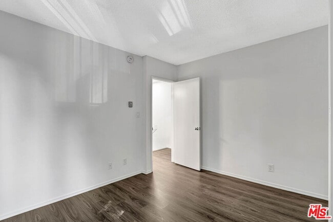 Building Photo - 831 2nd St