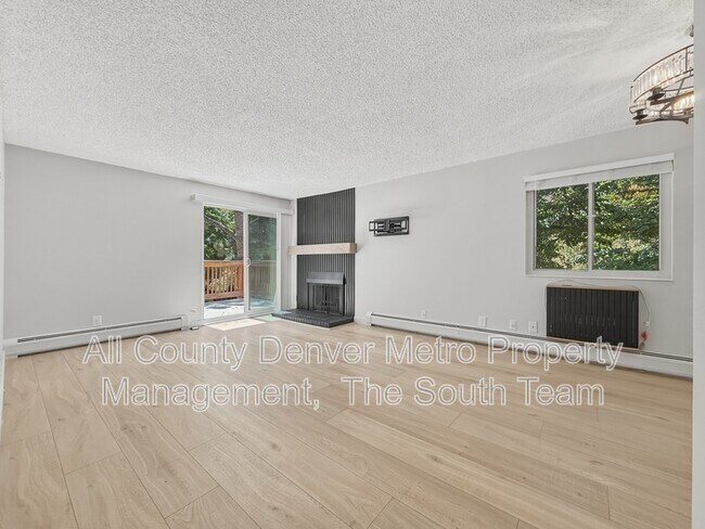 Building Photo - 2835 S Monaco St Pkwy