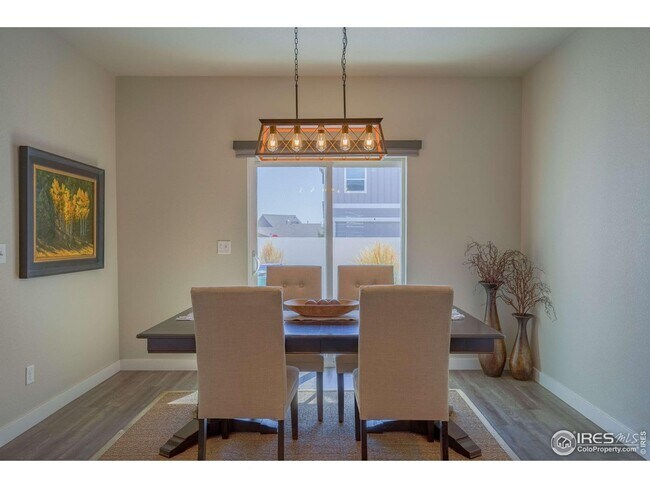 Building Photo - 294 E Chestnut St