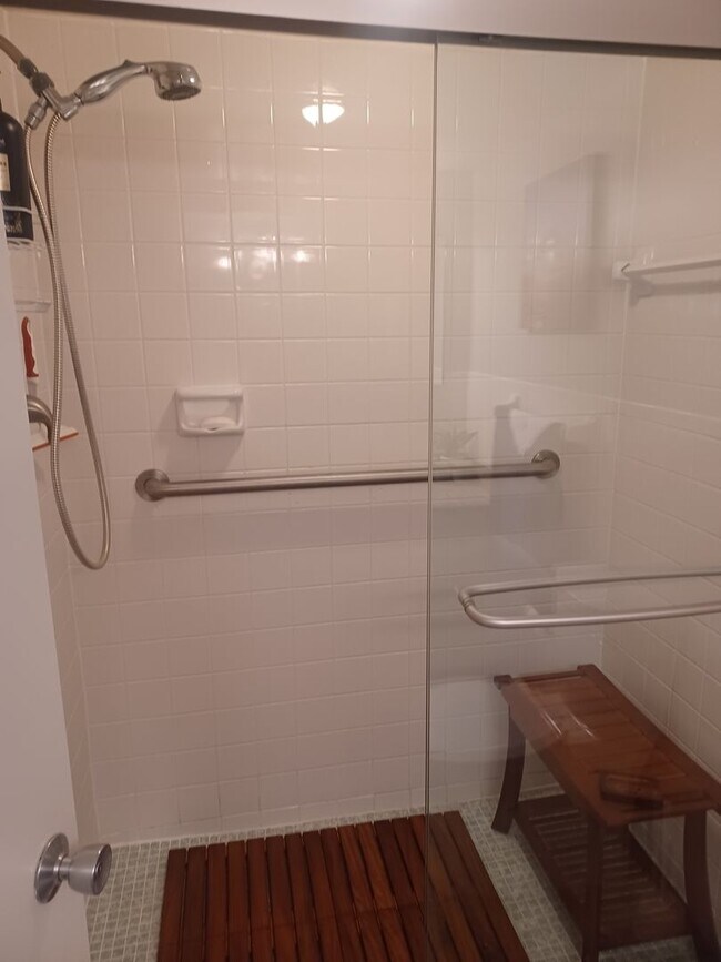 Building Photo - Ocean view FULLY FURNISHED 2+ / 2 with Boa...