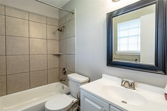 Building Photo - 10541 Cradlerock Dr