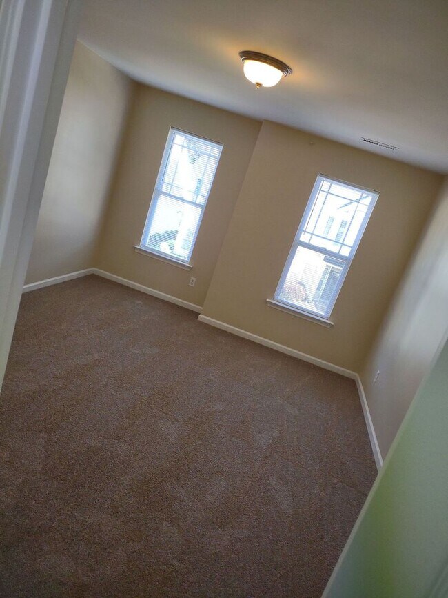 Building Photo - Lovely 3-Bedroom Home located near NCSU!