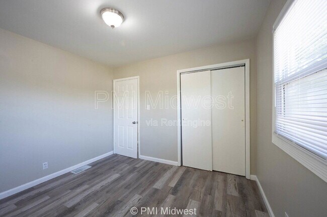 Building Photo - 6276 Eastgate Ave