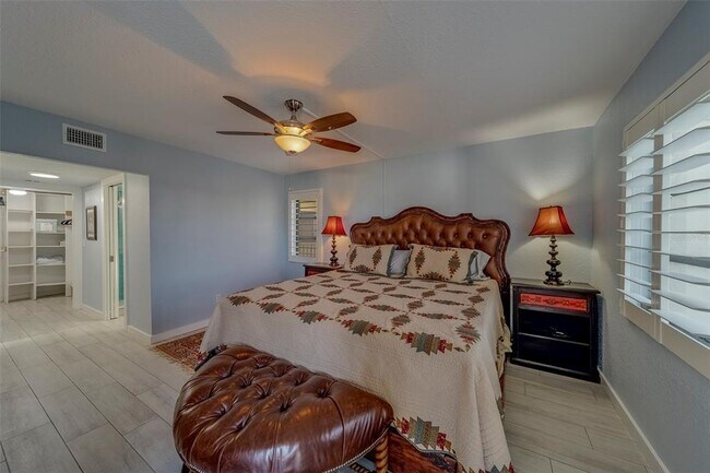 Building Photo - 11650 Capri Cir S