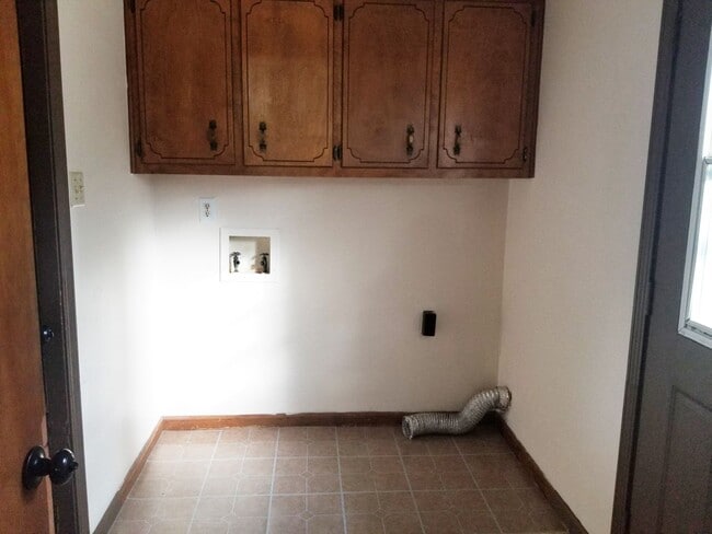 Building Photo - Spacious South Augusta Home Renovated. Con...