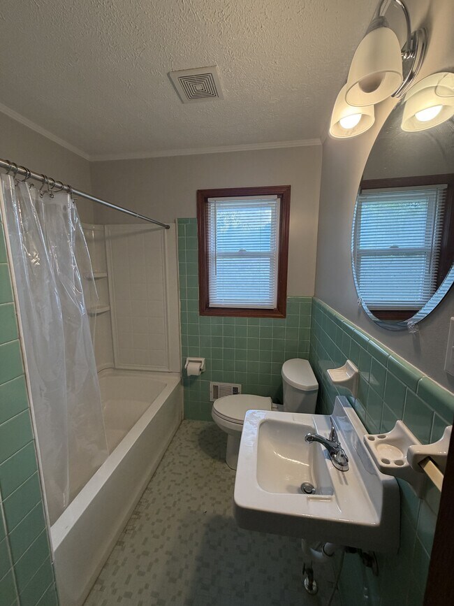 Building Photo - 941 Harrington Dr