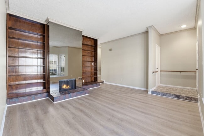 Building Photo - Come see this charming 2-story condo featuring 2 bedrooms and 2.5 bathrooms!