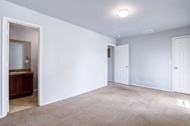 Building Photo - 10302 Lateleaf Oak