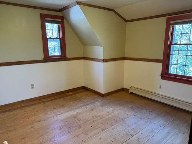 Building Photo - 3 Bedroom, 2.5 Bathroom Home in Cedar Crest