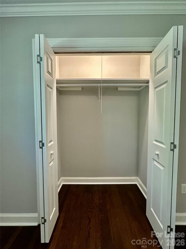 Building Photo - 710 Neil St