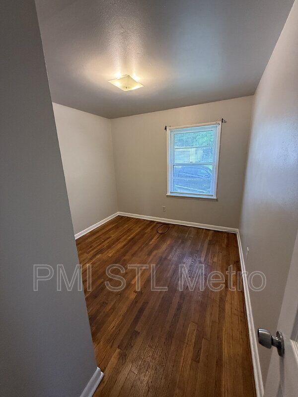 Building Photo - 6241 Lorraine Ave