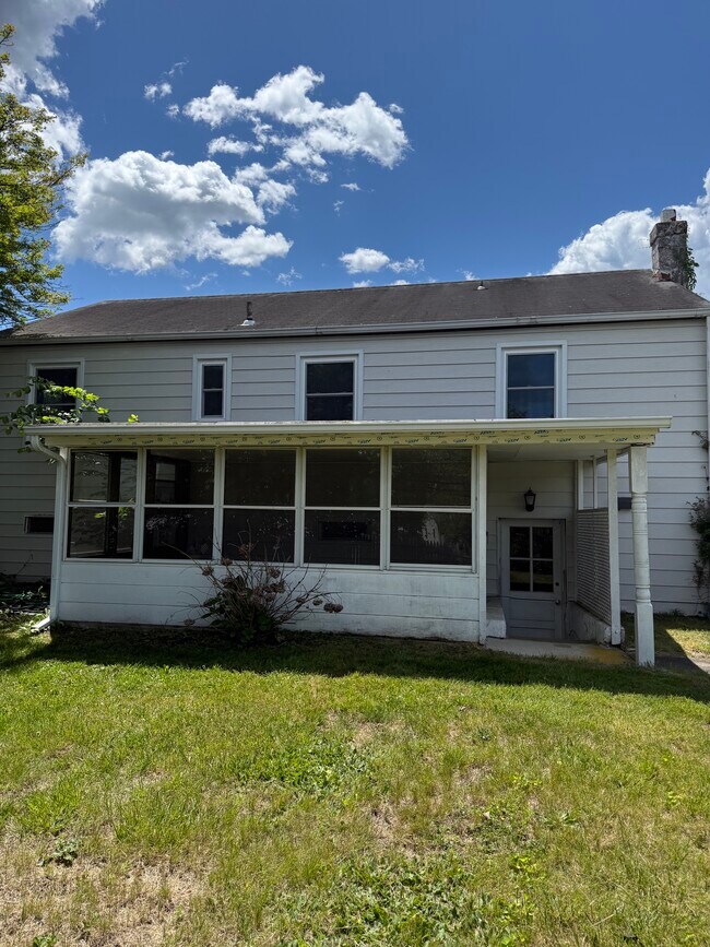 Building Photo - 2701 Fair Oaks Ave