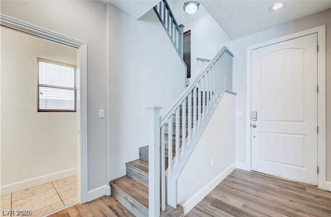 Building Photo - 128 Tilbury Ave