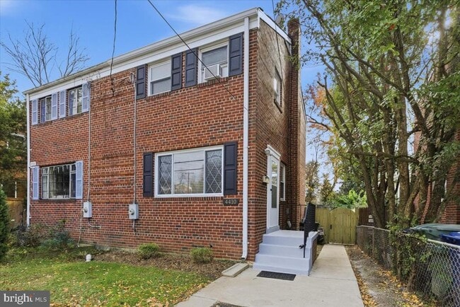 Building Photo - 4410 Vermont Ave