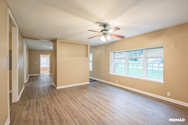 Building Photo - 1461 Centra Villa Dr SW